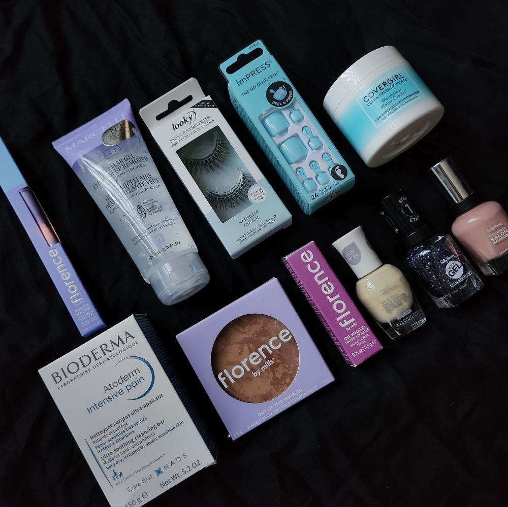 Bundle Of 11 Mixed Beauty Products - Picture 3 of 17